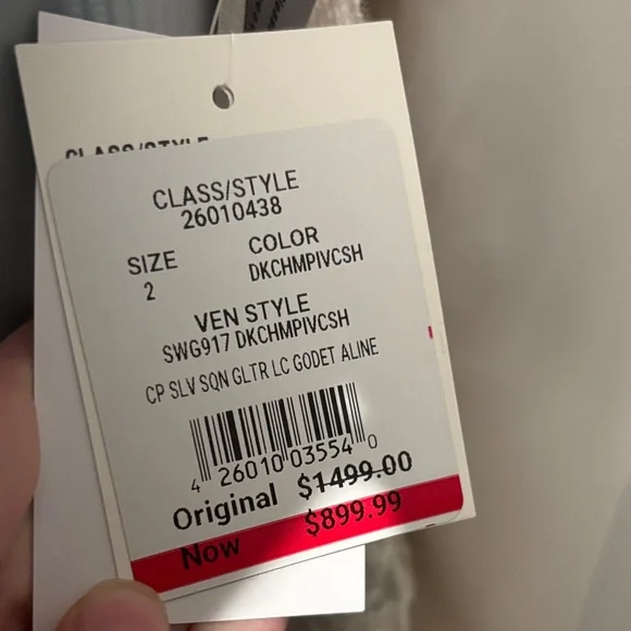 David's Bridal Lace Wedding Dress in Cream - Picture 2 of 2